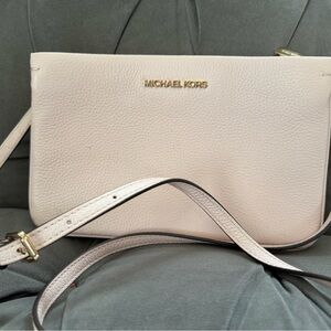 Michael Kors Pebbled Leather Crossbody – Light Blush / Nude